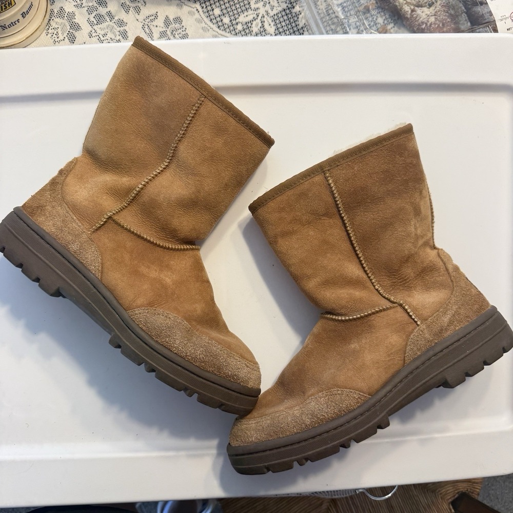UGG Australia Ultra Short Chestnut Suede Boots Women's Size 9 Hard Sole EUC